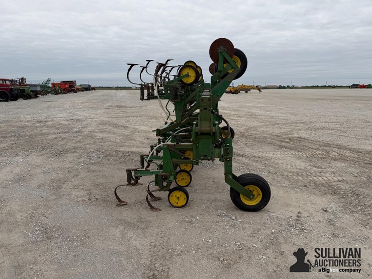 john-deere-845-image-4