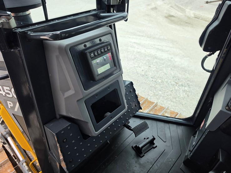 2023-deere-450-lgp-image-11