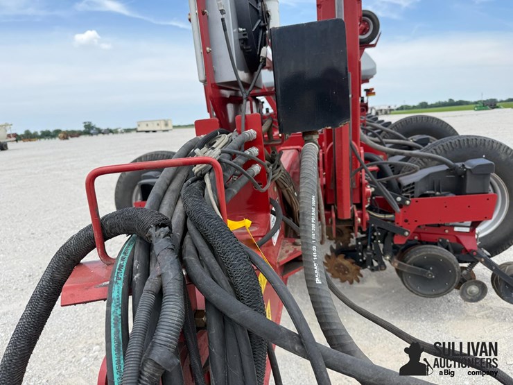 2014-case-ih-1255-image-11
