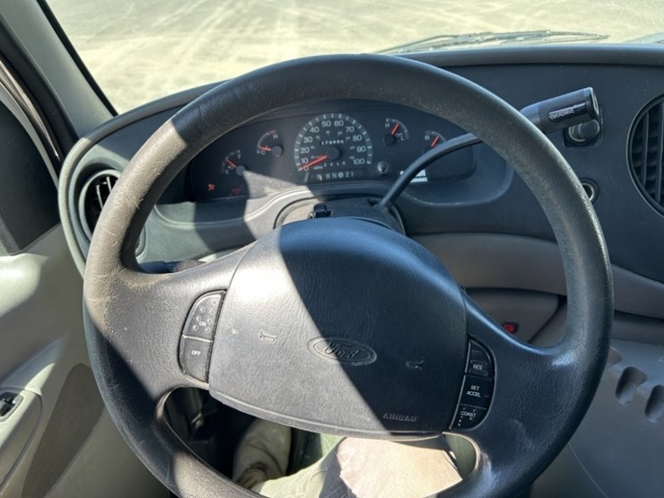 2002-ford-e250-image-22