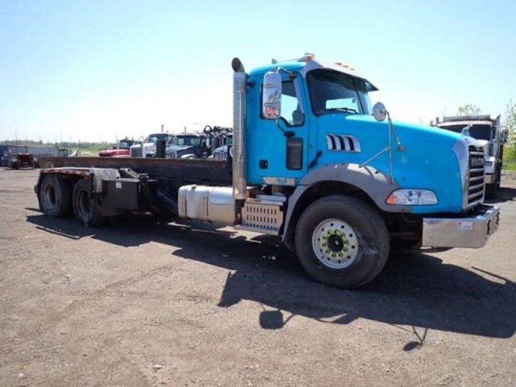 2015-mack-granite-gu813-image-3