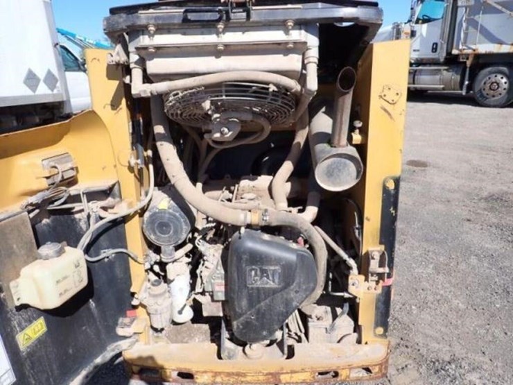 2006-caterpillar-216b-image-25