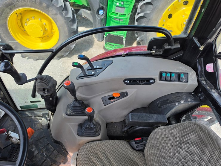 2022-case-ih-farmall-75a-image-12