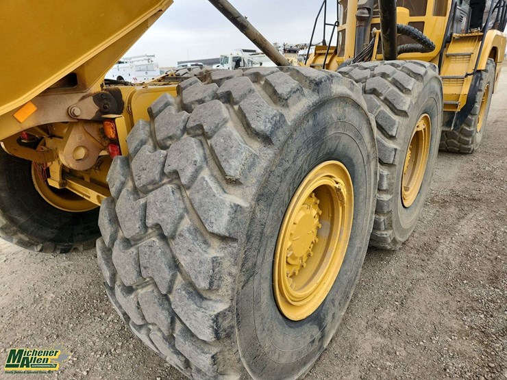 2022-caterpillar-730-image-28