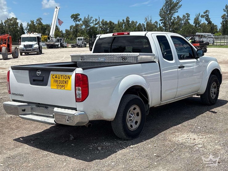 2015-nissan-frontier-image-3