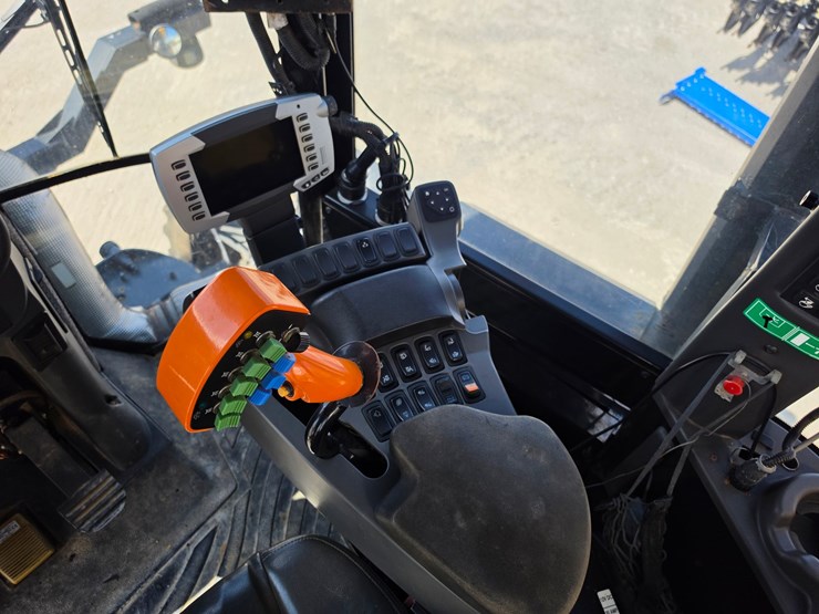 #205941-•-2014-agco-rg1300-spreader-image-9
