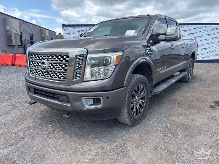2016-nissan-titan-image-1