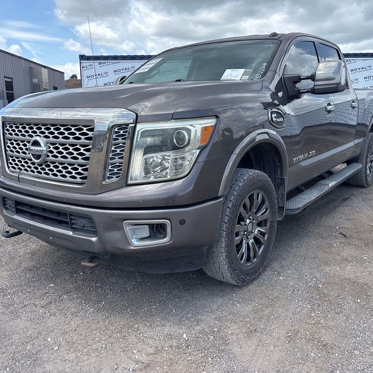 2016 NISSAN TITAN