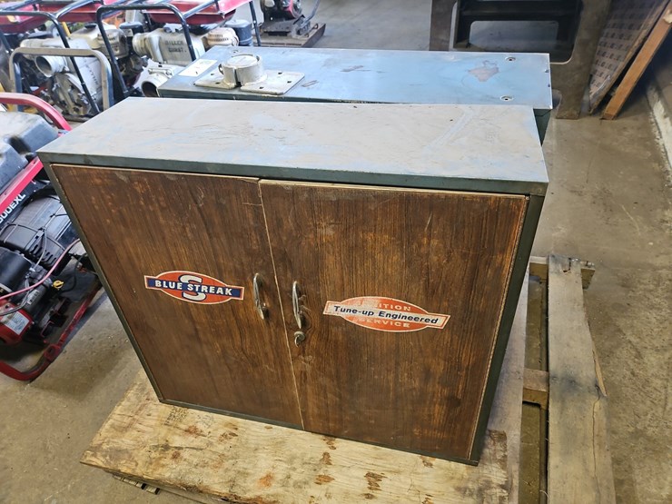 wall-cabinet-with-contents,-image-3