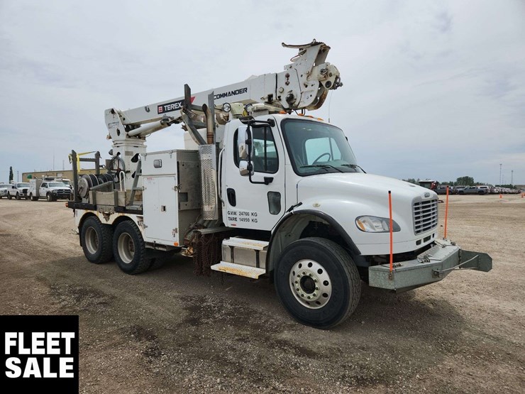 2013-freightliner-m2-106-image-2