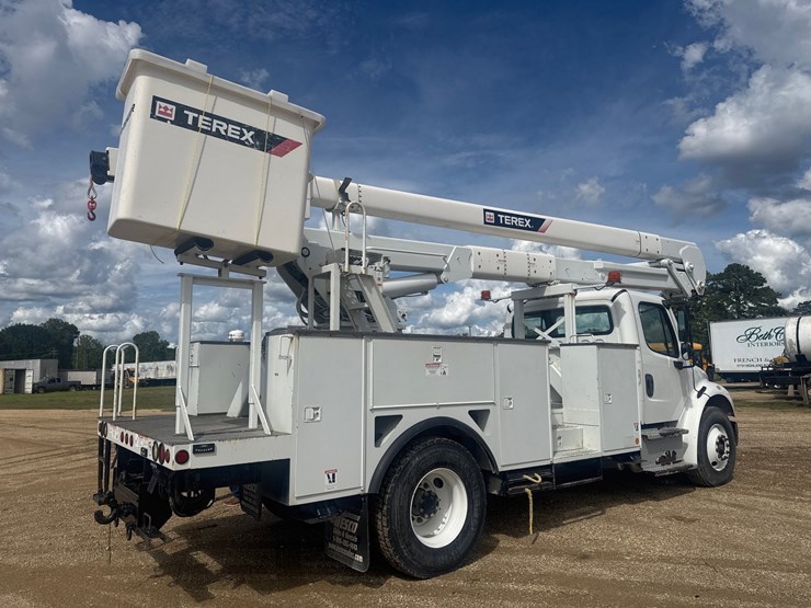 2014-freightliner-m2-106-image-3