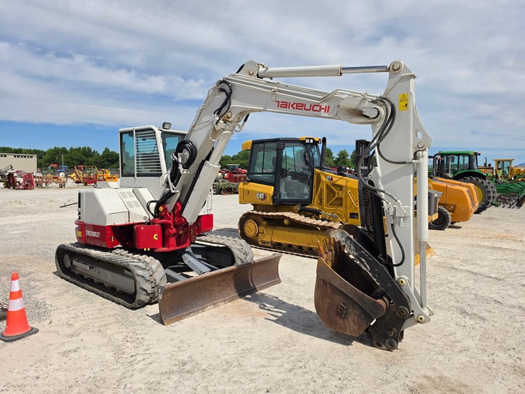 2016-takeuchi-tb280fr-image-27