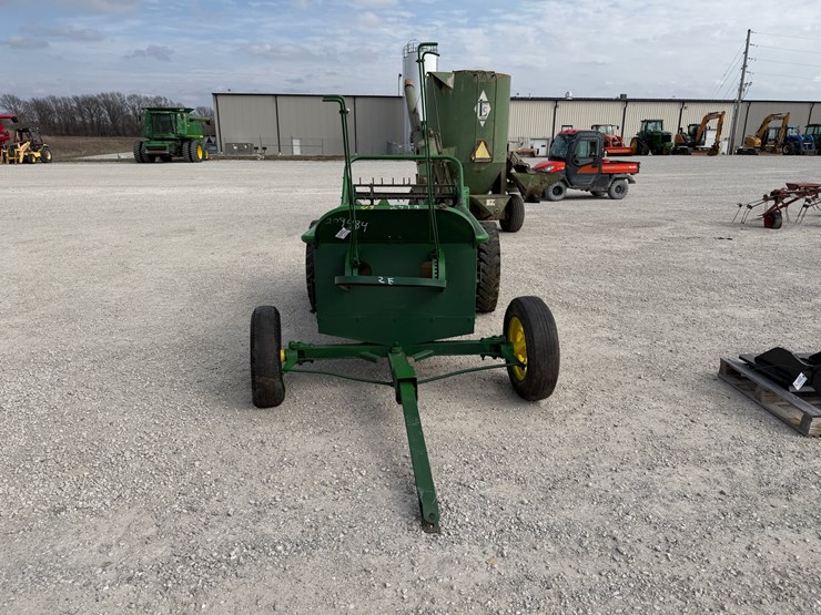 #209484-•-john-deere-manure-spreader-image-2