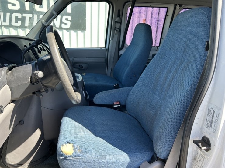 2002-ford-e250-image-18