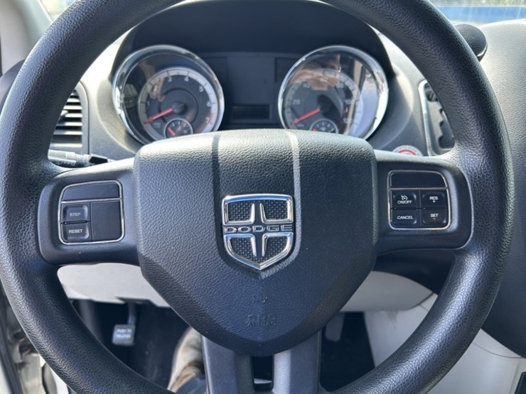 2011-dodge-grand-caravan-image-25