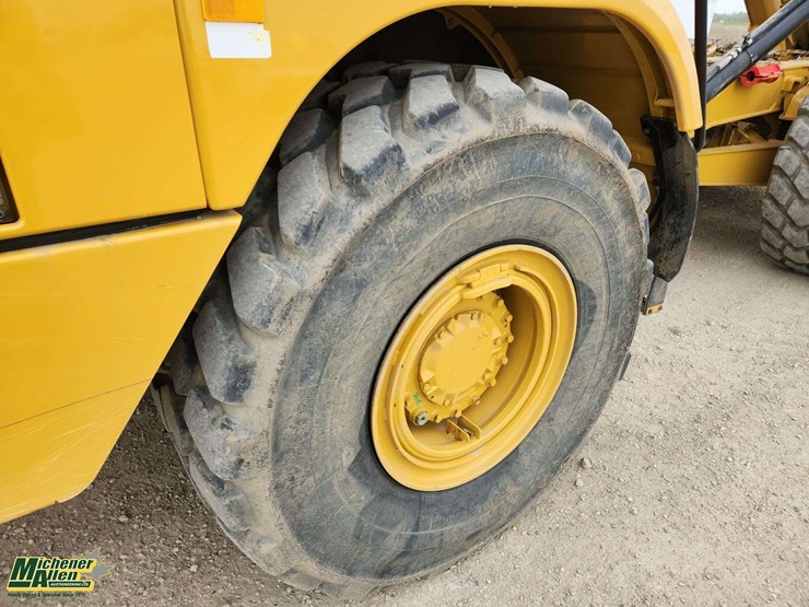 2022-caterpillar-730-image-25