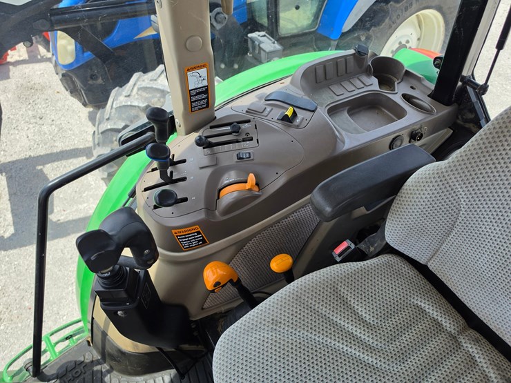 2020-john-deere-6105e-image-15