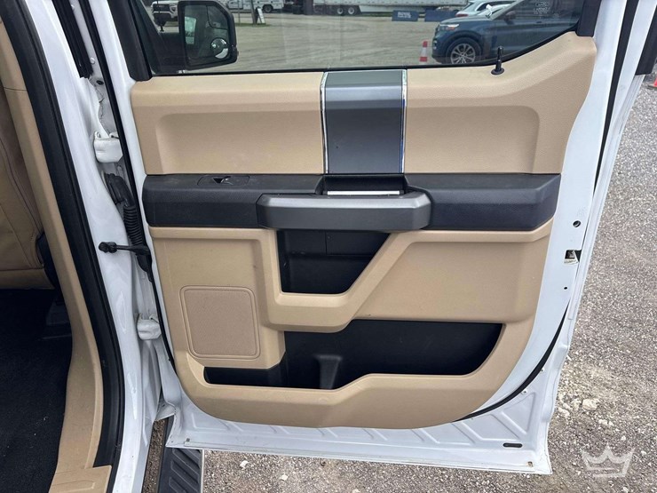 2016-ford-f150-image-25