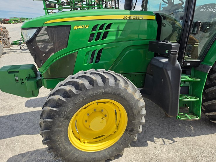2014-john-deere-6140m-image-3