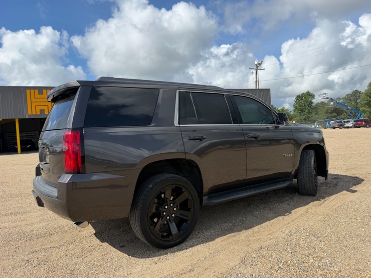 2018-chevrolet-tahoe-image-3