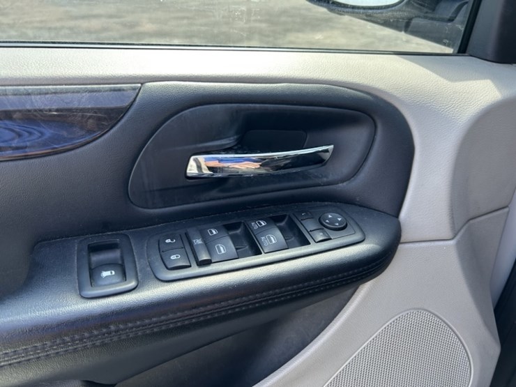 2011-dodge-grand-caravan-image-27
