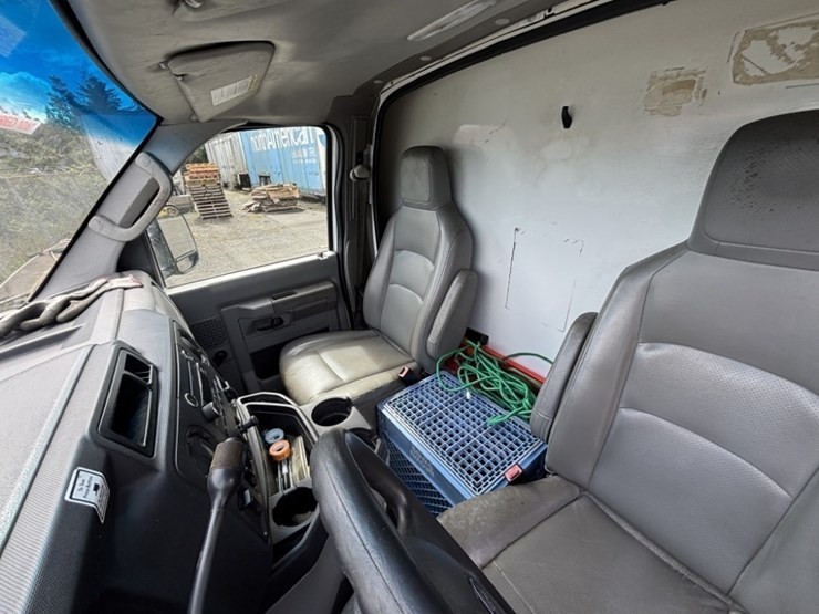 2012-ford-e350-image-25