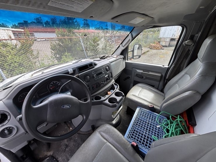 2012-ford-e350-image-26