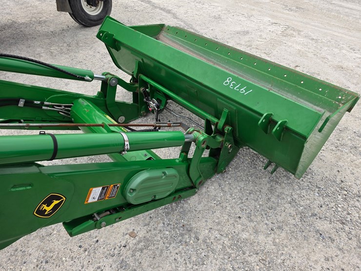 2017-john-deere-620r-image-9