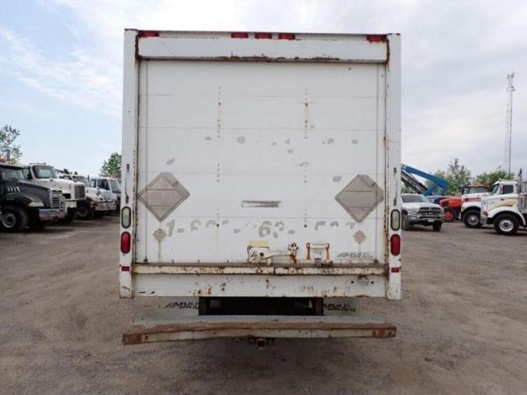 2004-ford-e450-image-6