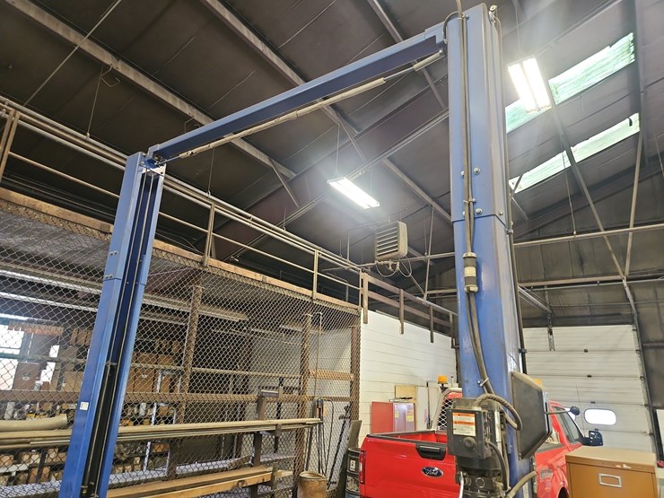 challenger-e10-automobile-lift-image-2