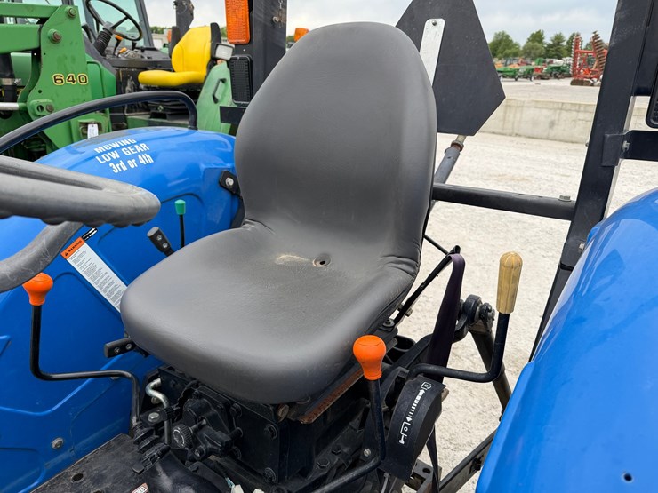 2014-new-holland-workmaster-65-image-6