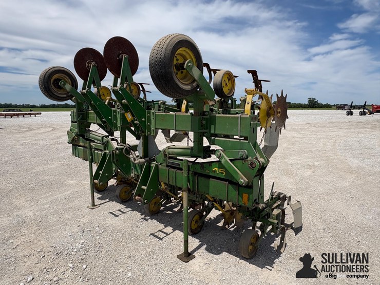 john-deere-845-image-1