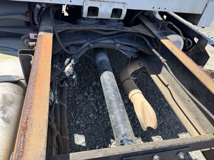 2012-freightliner-m2-s/a-cab-&-chassis-image-15