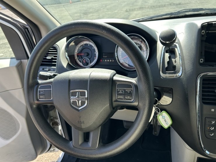 2014-dodge-grand-caravan-image-16
