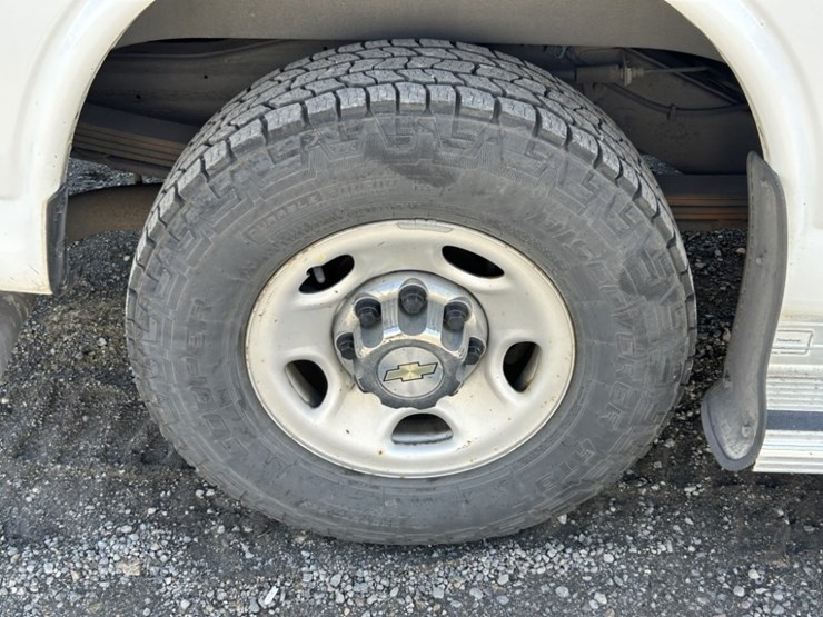 2010-chevrolet-express-passenger-van-image-32