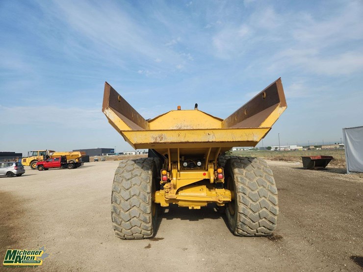 2017-caterpillar-730-image-6