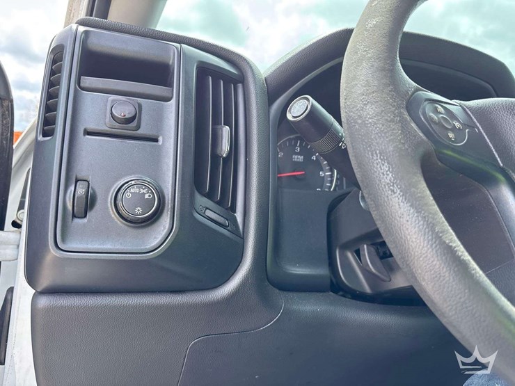 2018-chevrolet-silverado-1500-image-12