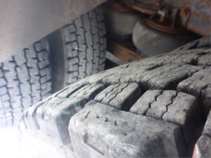 2005-gmc-t8500-image-102