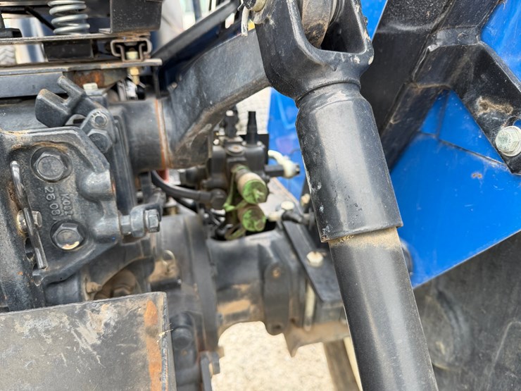 2014-new-holland-workmaster-65-image-17