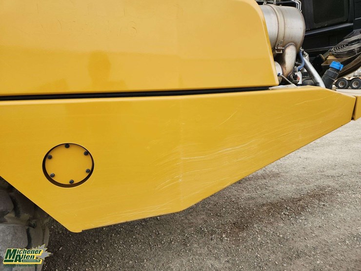 2022-caterpillar-730-image-31