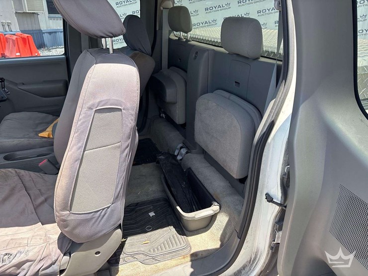 2015-nissan-frontier-image-18