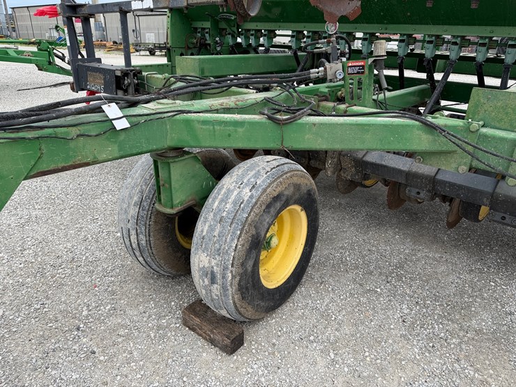 john-deere-750-image-3