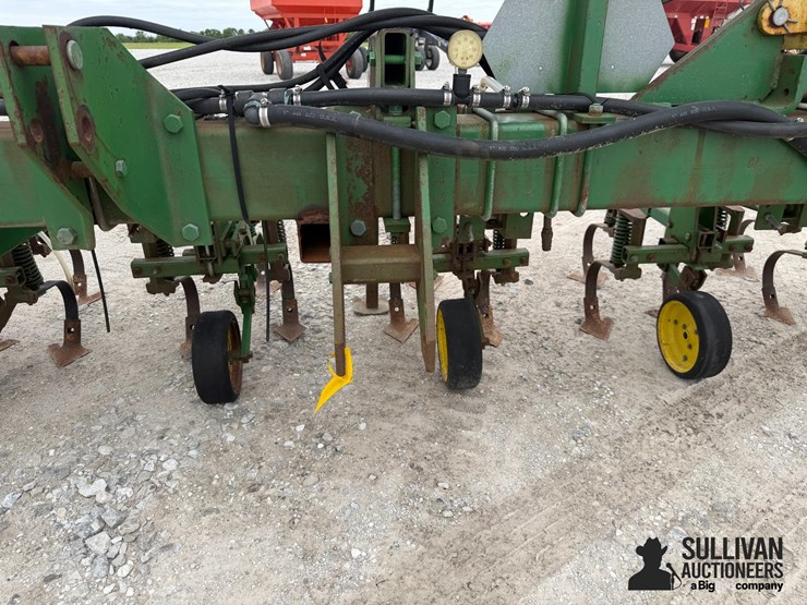 john-deere-845-image-10