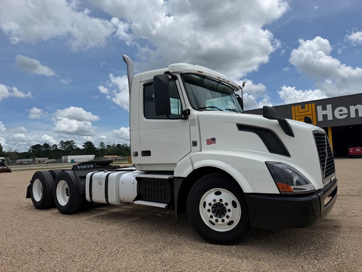 #16283-•-2014-volvo-truck-image-2