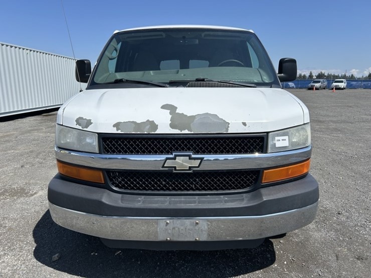 2010-chevrolet-express-passenger-van-image-8