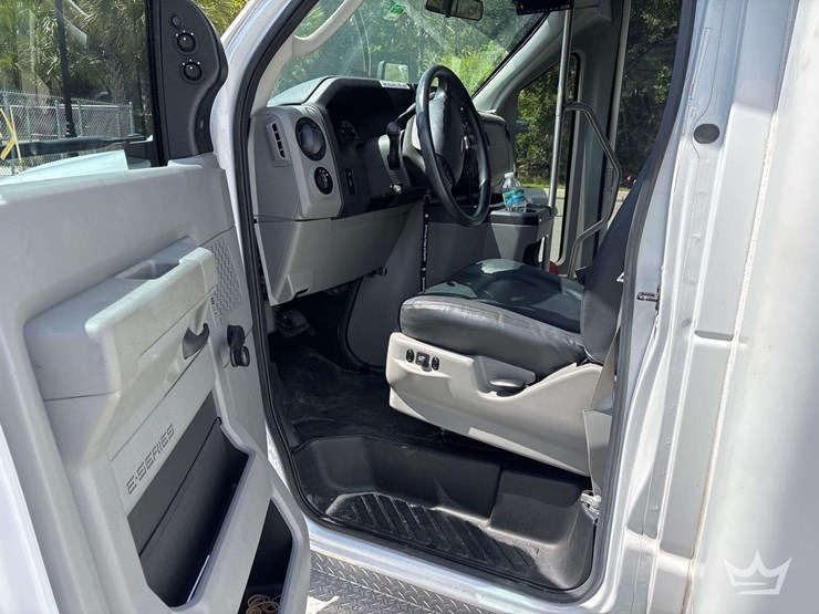 2017-ford-e350-image-11