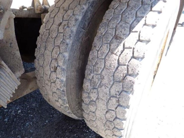 2015-mack-granite-gu813-image-61