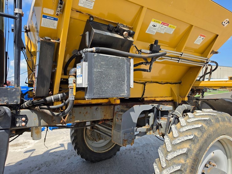 #205941-•-2014-agco-rg1300-spreader-image-13