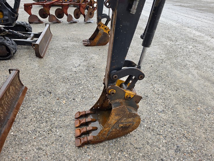 2020-deere-35g-image-22