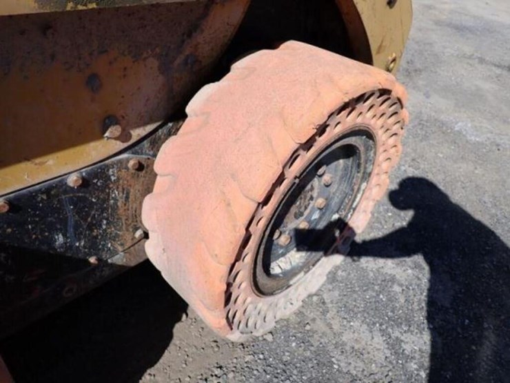 2006-caterpillar-216b-image-35